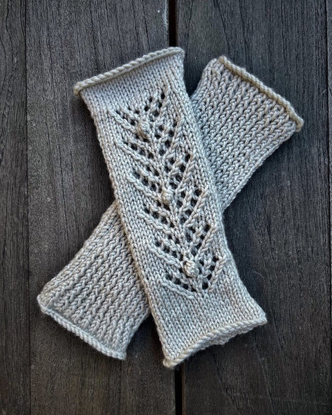 The Kiwi Stitch and Knit Co Avery Mitts.