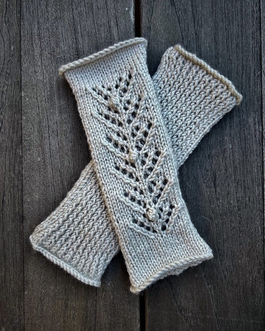 The Kiwi Stitch and Knit Co Avery Mitts.