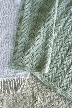 Baby Cakes Bc139 Vintage Lace Blanket (8ply)