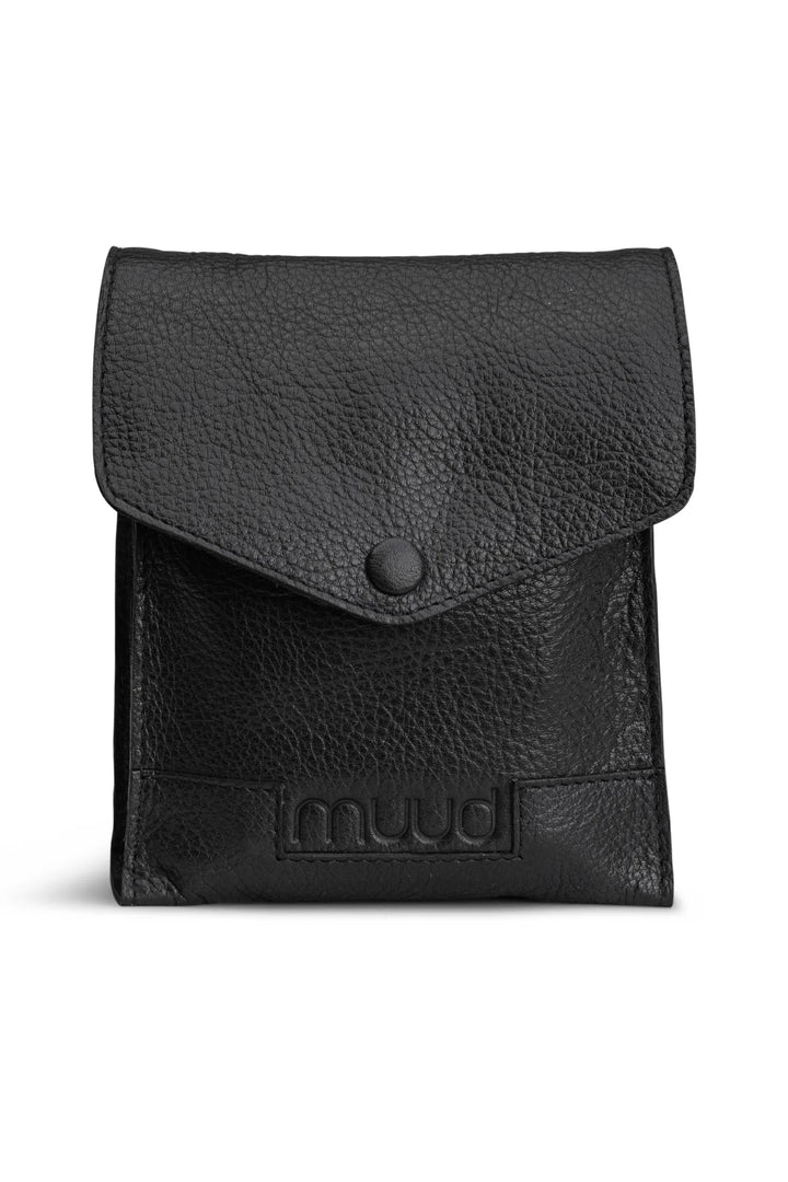 Betina Needle Leather Case