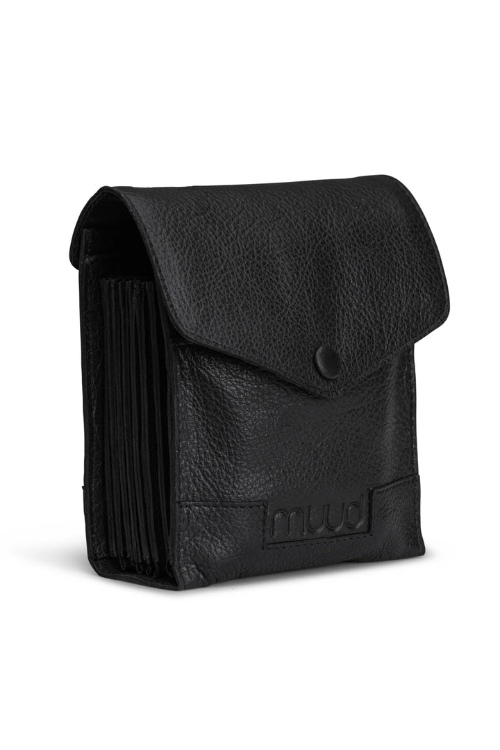 Betina Needle Leather Case