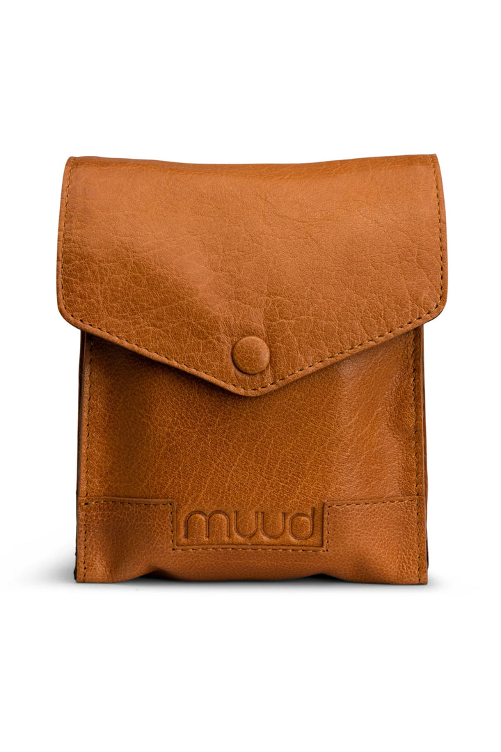 Betina Needle Leather Case