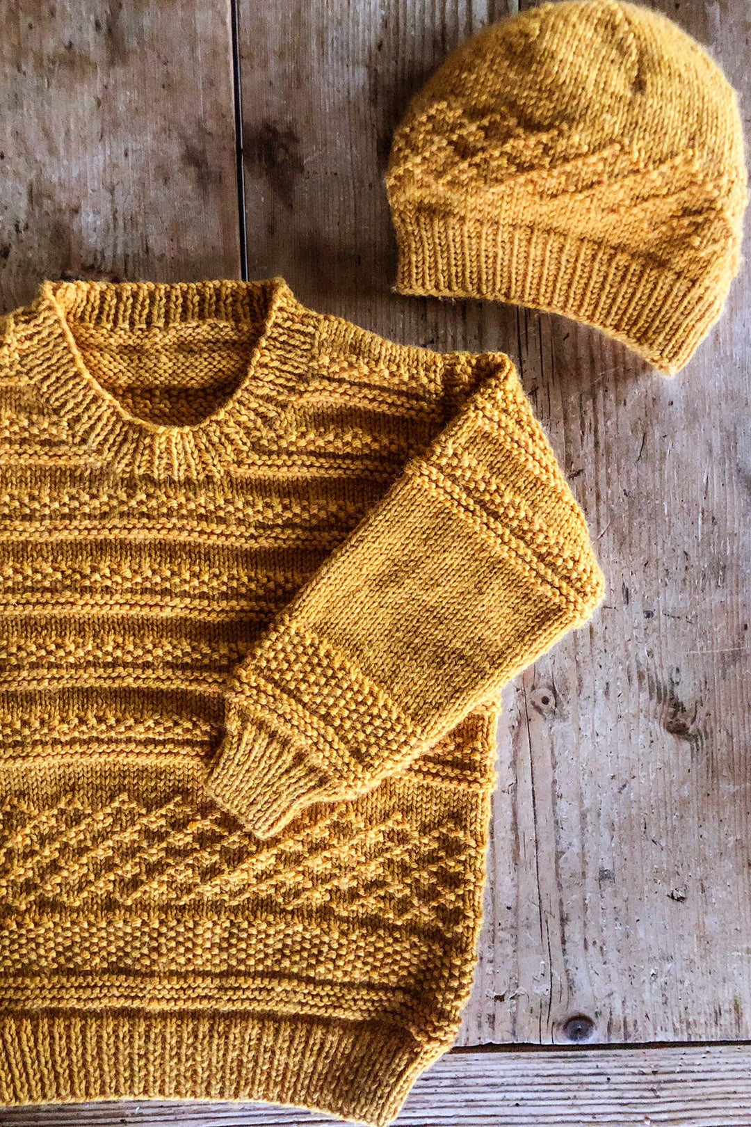 Little Cupcakes LF40 Goldie Sweater and Hat - (8ply Child)