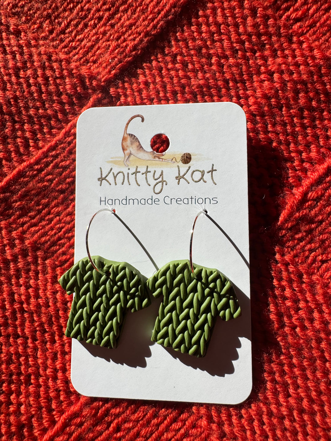 Knitty Kat t-shirt earrings - green