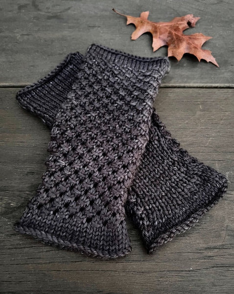 The Kiwi Stitch and Knit Co Briar Mitts.