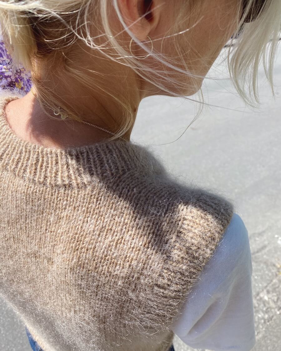 Stockholm Slipover V-neck.- Petite knit Woman