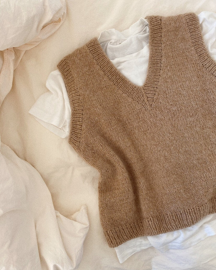Stockholm Slipover V-neck.- Petite knit Woman