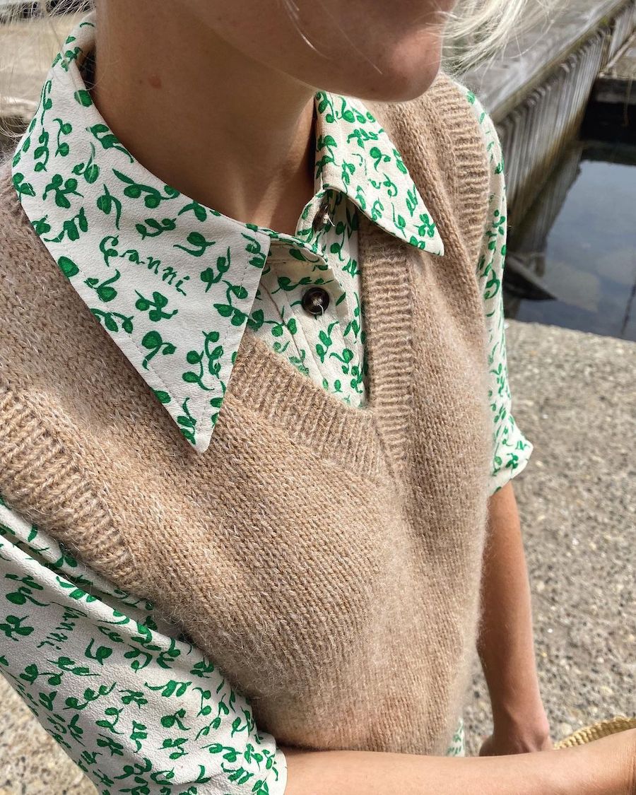 Stockholm Slipover V-neck.- Petite knit Woman