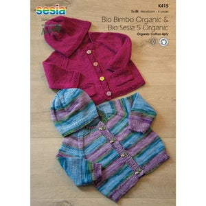 Packaging for a knitting pattern featuring two knitted hats, one in pink and one in blue with a striped pattern, labeled for children's sizes from newborn to 4 years.